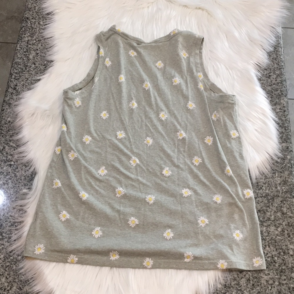 4/$20 green Daisy tank top - Picture 4 of 4